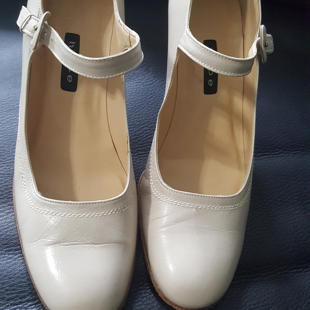 Hype. Strap heels. 7m.